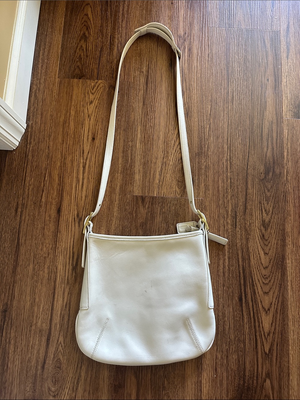 Vintage Coach Court White Smooth Leather Crossbody Shoulder Bag #9204